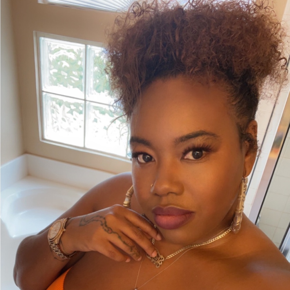 Meet your Posher, Shala